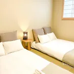 全新～和風獨立屋*兩浴兩衛*商店街*大型超市*車站4分鐘*機場鐵路35分鐘直達 提供接送機/導遊服務